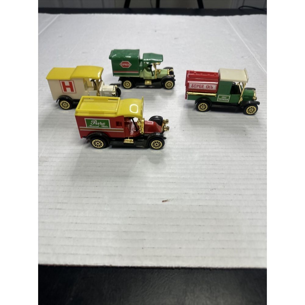 Set Of 4 Reader's Digest Classic Collectior's Trucks Gift 501-504 Ambulance